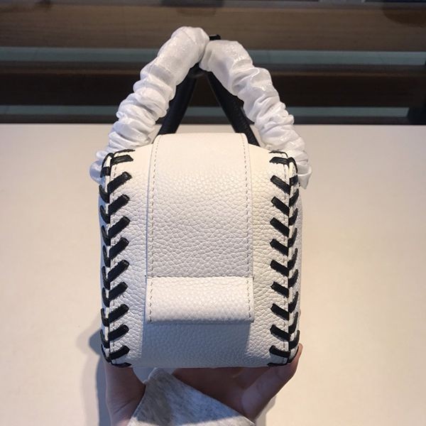 【女性の憧れ☆】デルヴォー デルボー 偽物 COOL BOX MINI Dep32393