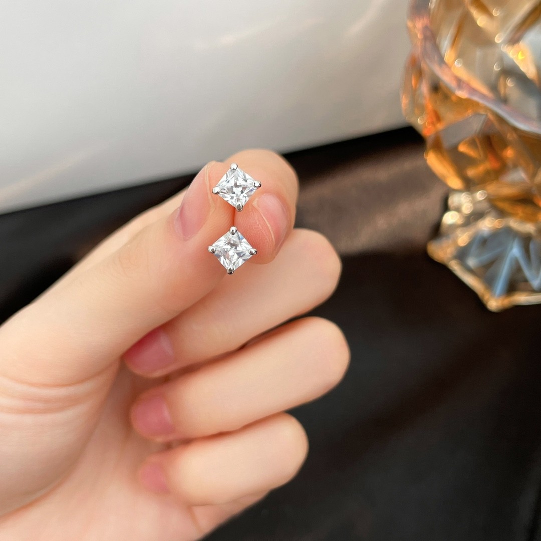 <最新で絶対欲しい>ブルガリ ダイヤモンド ピアス 偽物 But08992