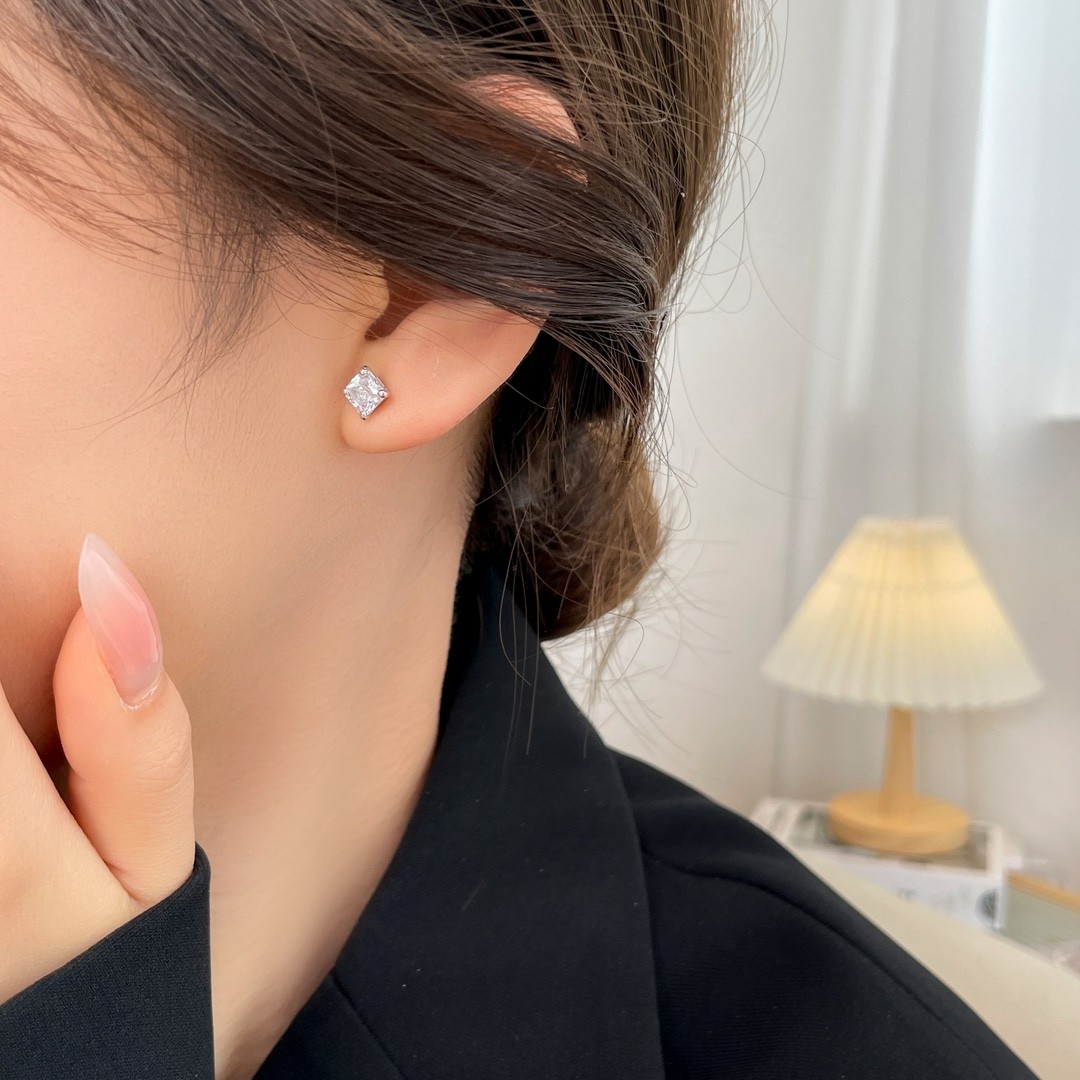 <最新で絶対欲しい>ブルガリ ダイヤモンド ピアス 偽物 But08992