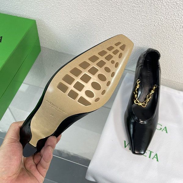 すぐ届 ボッテガヴェネタ マダムブラックパテントレザーデコルテ bob44663