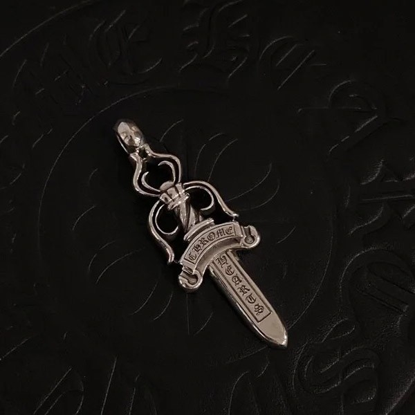 目を惹くカラー クロムハーツ ネックレス 偽物 #5 ダガー Dagger チャーム Kuj79060