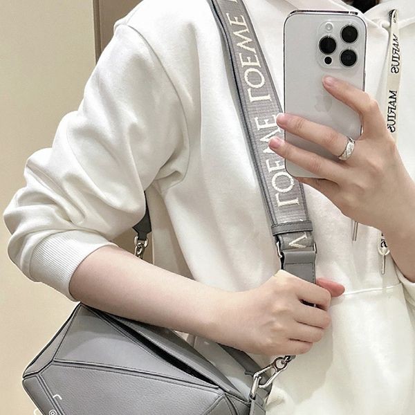 超人気 ロエベ アナグラム 偽物 ショルダーストラップ los53370