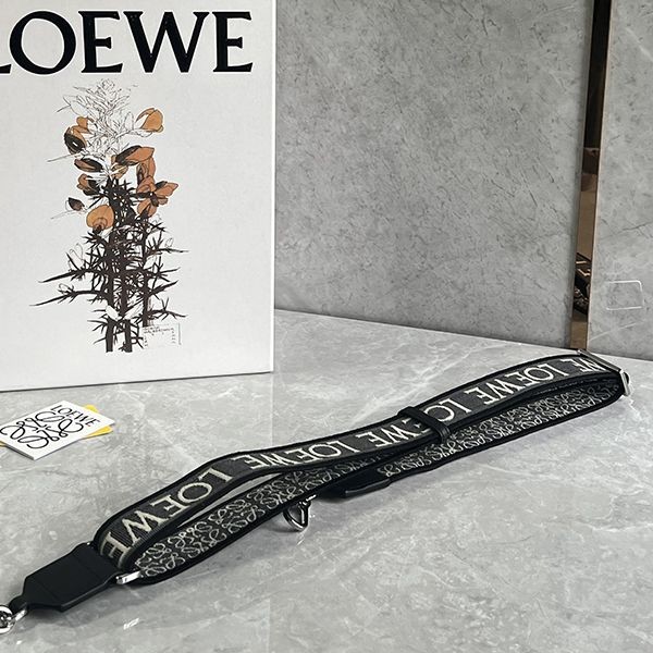 定番人気 ロエベ アナグラム N級品ショルダーストラップ loa37672