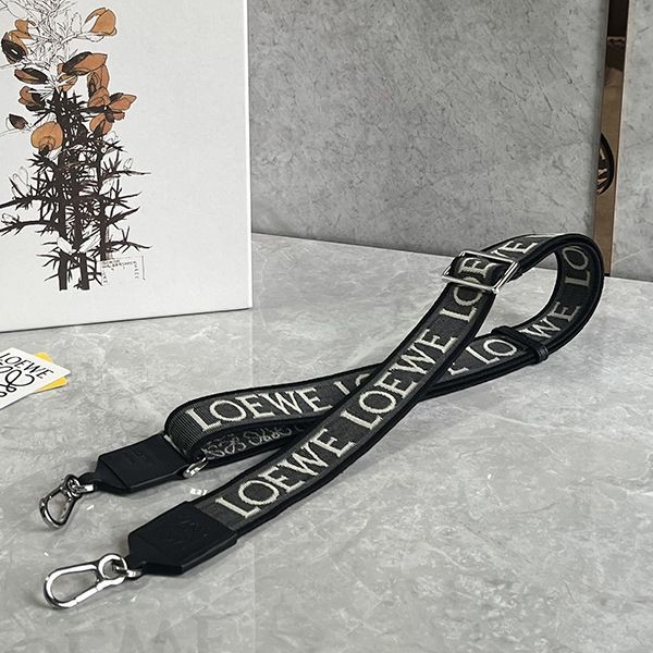 定番人気 ロエベ アナグラム N級品ショルダーストラップ loa37672