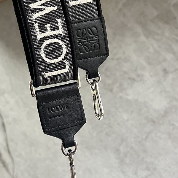 定番人気 ロエベ アナグラム N級品ショルダーストラップ loa37672