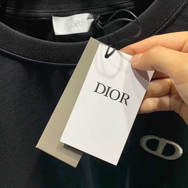 ディオール CDアイコン Tシャツ 偽物 刺しゅう クルーネック 4色 013J600A0677