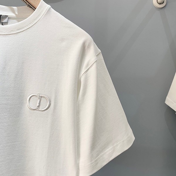 ディオール CDアイコン Tシャツ 偽物 刺しゅう クルーネック 4色 013J600A0677