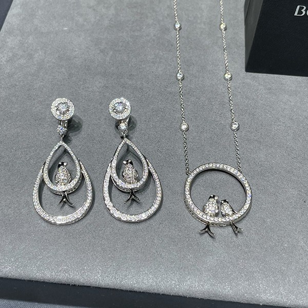 ブシュロン ツバメ ピアス bur36692