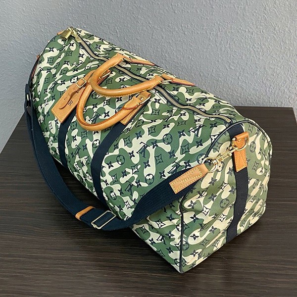大人気!ルイヴィトン × 村上隆 モノグラモフラージュ キーポルバンドリエール55 偽物 m95774