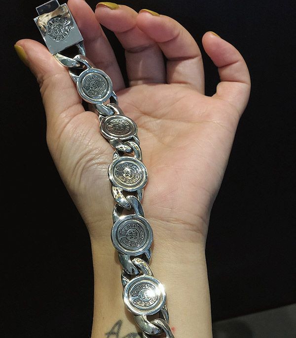 絶対欲しい!クロムハーツ マルチ n級品 ロゴ ブレスレット シルバー Kum04582
