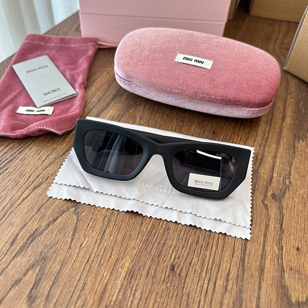 ミュウミュウ Sunglasses サングラス コピー myd20974