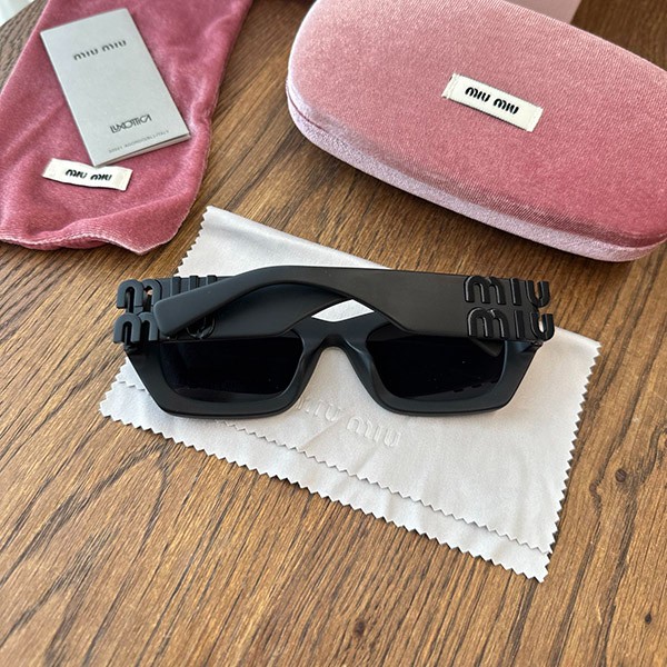 ミュウミュウ Sunglasses サングラス コピー myd20974