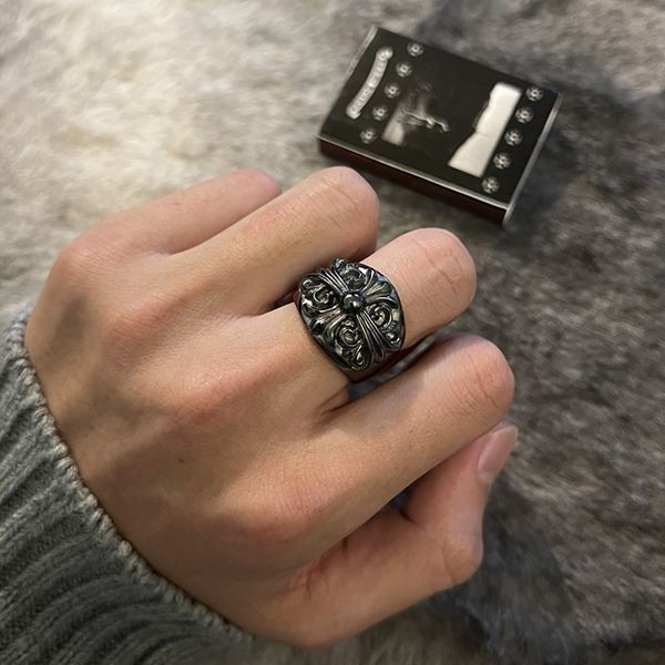 送料込 クロムハーツ ブラック&シルバー スクエア 偽物 リング Kui55063