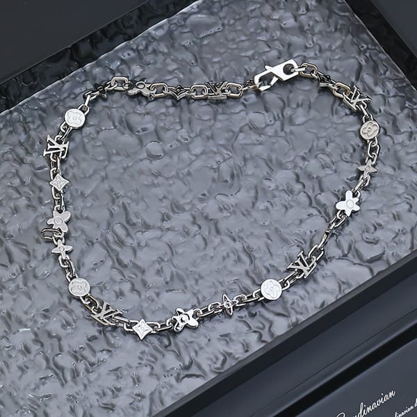 ★安心ルイヴィトン n級品 ネックレス デイジー花xモノグラム クラギー M01880