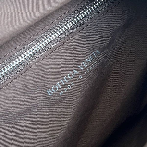 すぐ届く ボッテガヴェネタ ポスティーノ バッグ N級品 バックループ付き bop03708