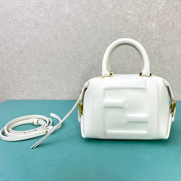 フェンディ スーパーコピー FF Cube レザー ミニバッグ 4色 fey57620
