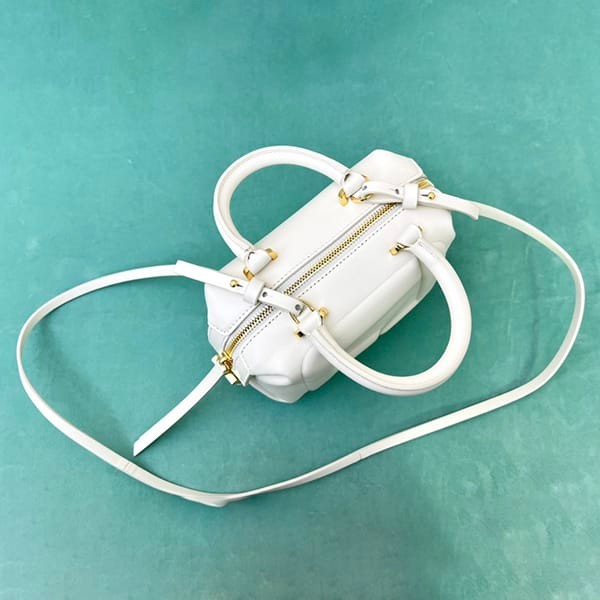 フェンディ スーパーコピー FF Cube レザー ミニバッグ 4色 fey57620