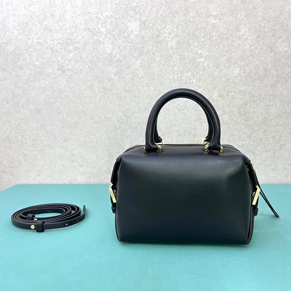 フェンディ スーパーコピー FF Cube レザー ミニバッグ 4色 fey57620
