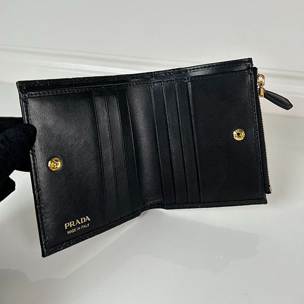 プラダ 三角形モチーフ★スモール 折り財布 コピー pug42441