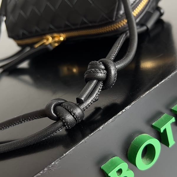 激安価格!ボッテガ ヴェネタ 偽物 イントレチャート コンサートポーチ バッグ boy36362