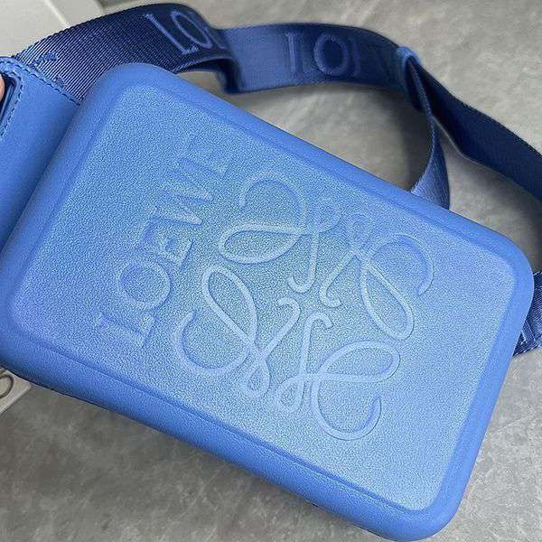 数量限定!ロエベ Molded Sling コピー カーフスキン スリングバッグ B987W42X0