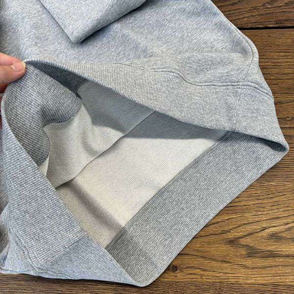数量限定!プラダ よりオーバーサイズ 長袖 偽物 スウェット シャツ puo55927