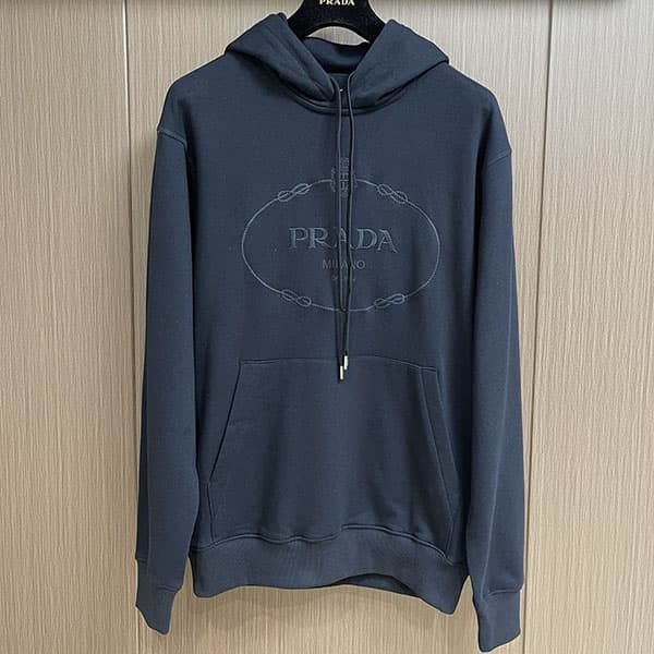 プラダ コットン 偽物 フリース 刺繍ロゴ pua33796