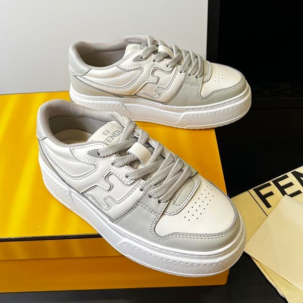 フェンディ n級品 マッチ プラットフォーム 厚底 ロー スニーカー fey99479