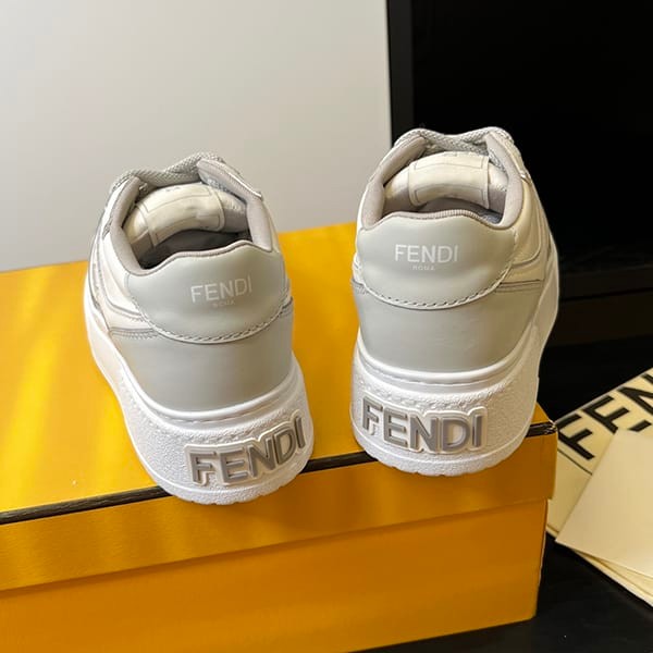 フェンディ n級品 マッチ プラットフォーム 厚底 ロー スニーカー fey99479
