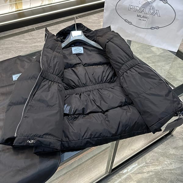 すぐ届プラダ Re-Nylon ダウンジャケット pug52827