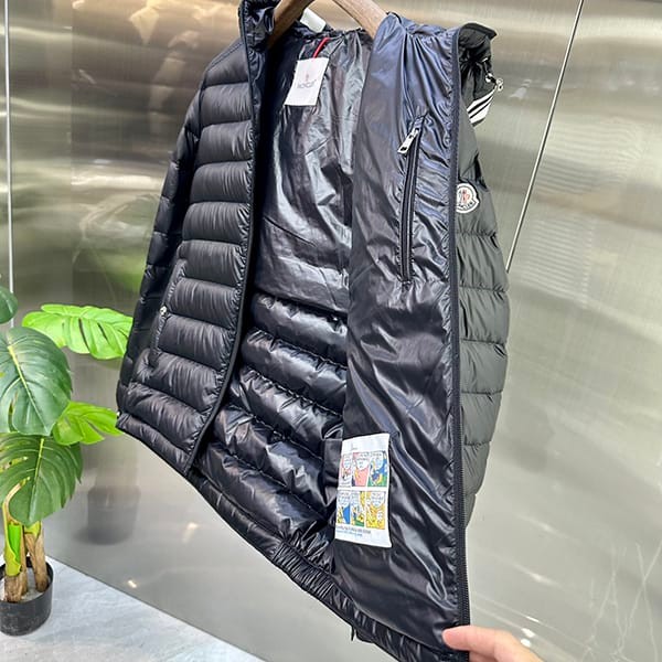 モンクレール CORNOUR ショートダウンジャケット 2サイズ moj78069