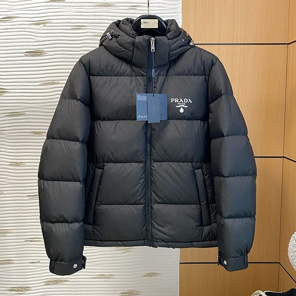 プラダ パロディ クロップド Re-Nylon ダウンジャケット ダークグリーン pux85215
