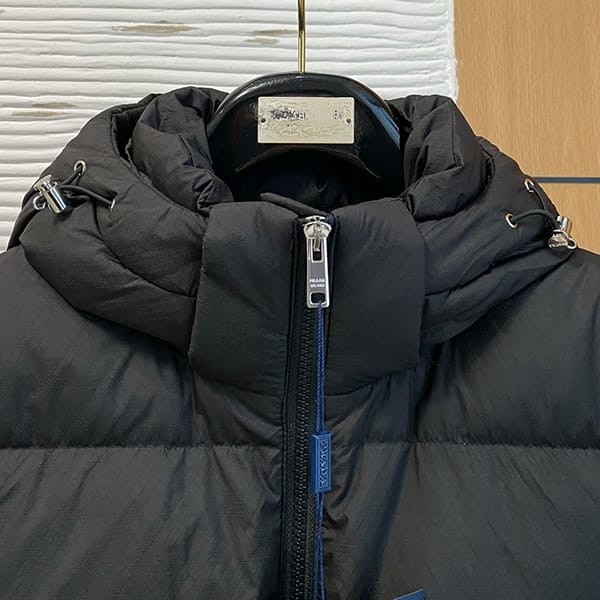 プラダ パロディ クロップド Re-Nylon ダウンジャケット ダークグリーン pux85215