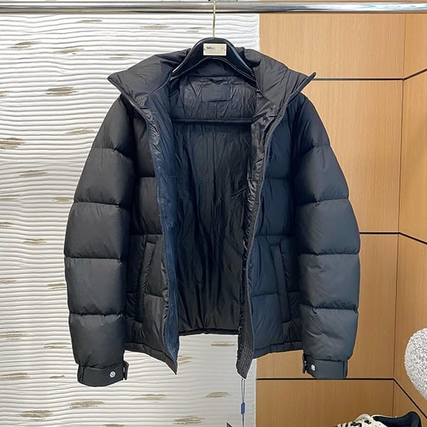 プラダ パロディ クロップド Re-Nylon ダウンジャケット ダークグリーン pux85215