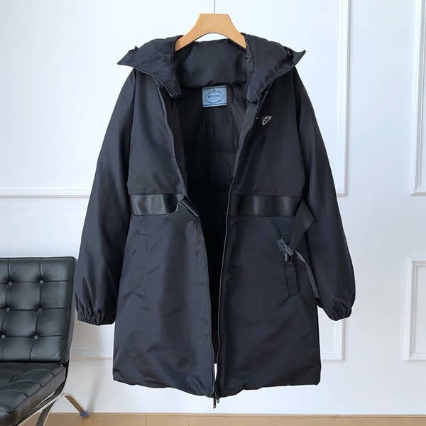 激安価格!プラダ スーパーコピー Re-Nylonダウンジャケット pui04262
