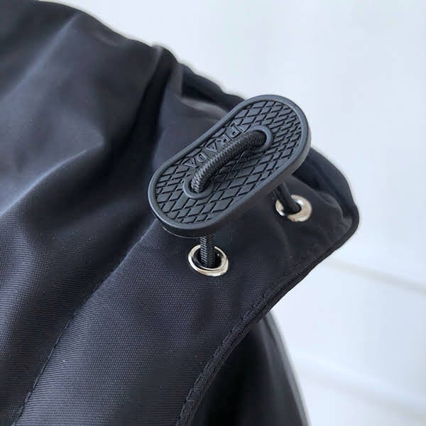 激安価格!プラダ スーパーコピー Re-Nylonダウンジャケット pui04262
