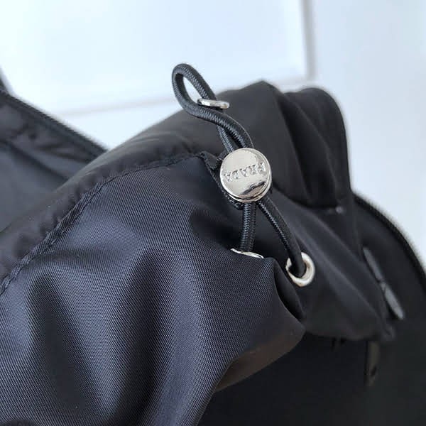 激安価格!プラダ スーパーコピー Re-Nylonダウンジャケット pui04262