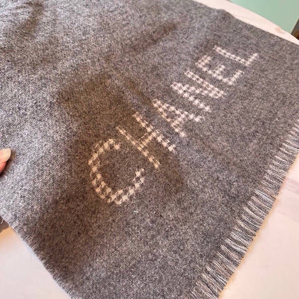 ギフトに最適シャネル フェイク リバーシブル マフラー ストール shl97211
