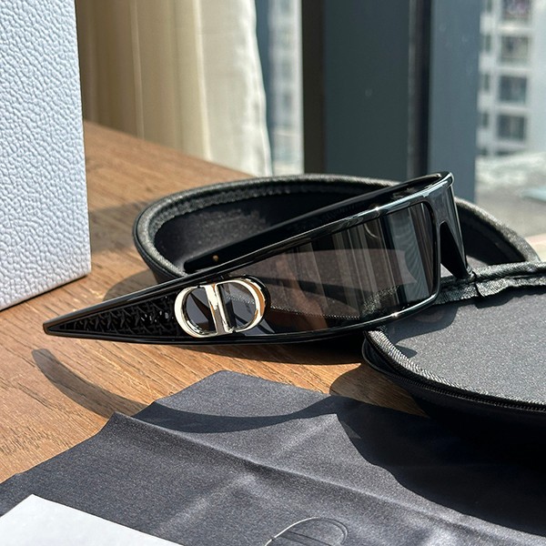 VeryDior M1U ラップアラウンド アセテート サングラス 偽物