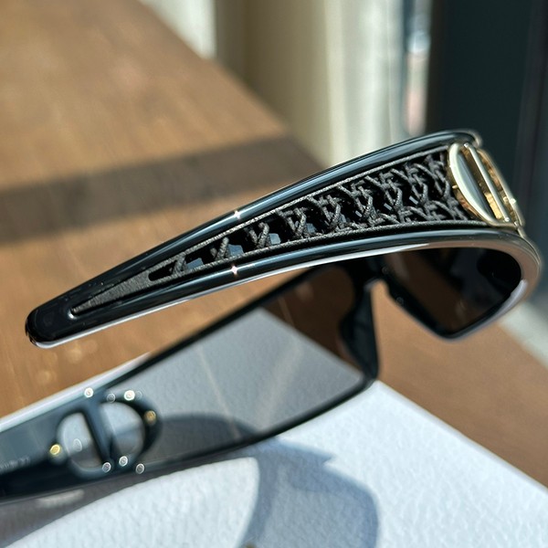 VeryDior M1U ラップアラウンド アセテート サングラス 偽物