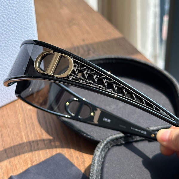 VeryDior M1U ラップアラウンド アセテート サングラス 偽物