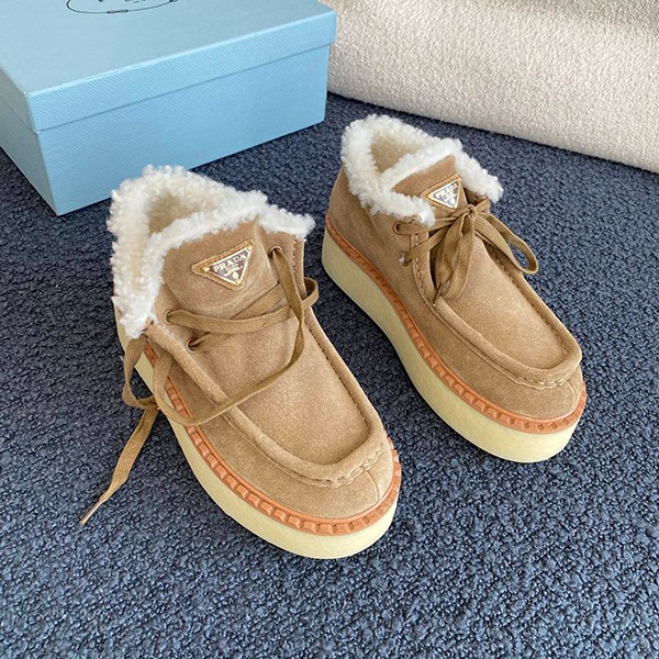 【もこもこ】プラダ n級品 スエード シアリング チャッカブーツ 厚底 puz93269