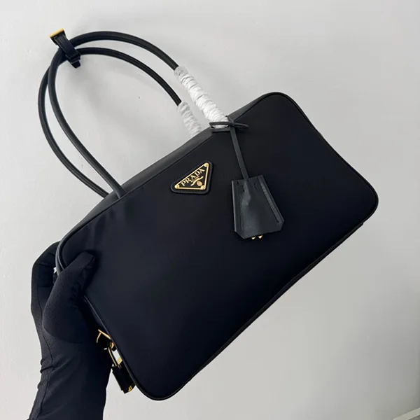 使い勝手良しプラダ レプリカ ミディアム Re-Nylon レザー トップハンドルバッグ pun54170
