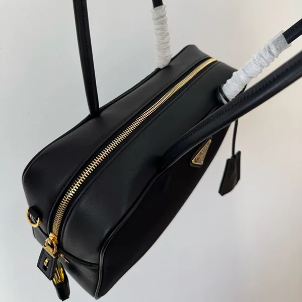使い勝手良しプラダ レプリカ ミディアム Re-Nylon レザー トップハンドルバッグ pun54170