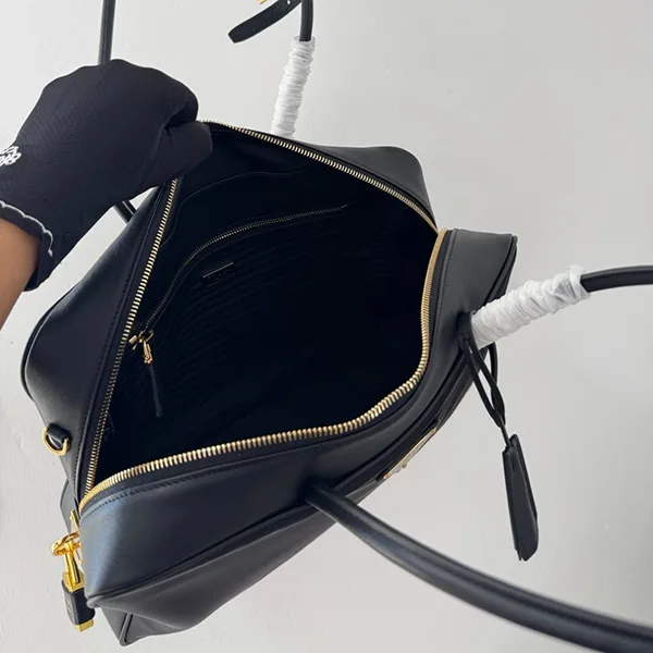 超希少!プラダ Re-Nylon レザー製 ハンドバッグ ラージ フェイク puf75889