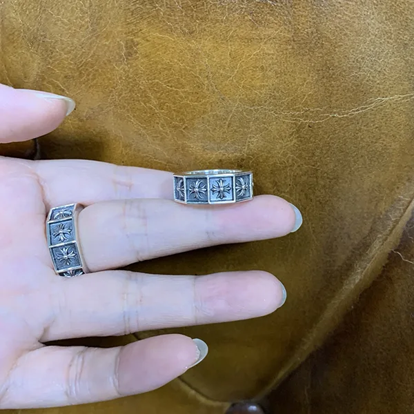 超話題!クロムハーツ n級品 アルファベット シルバー リング Kue54324