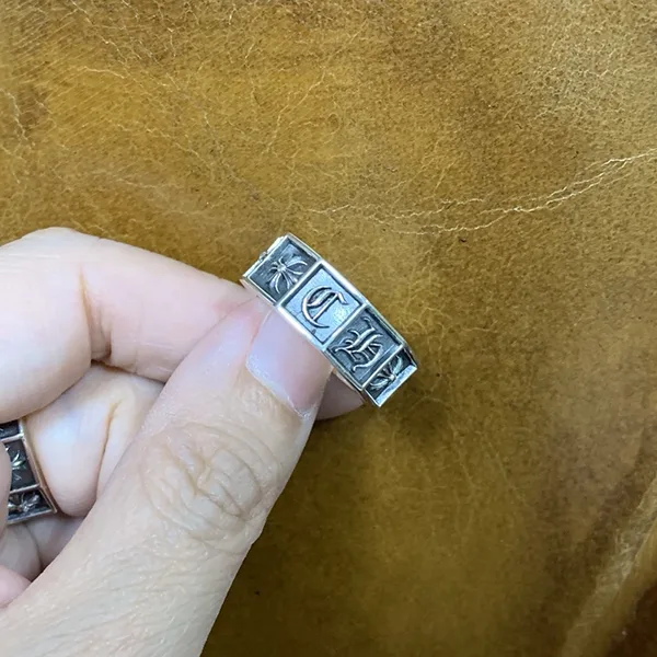 超話題!クロムハーツ n級品 アルファベット シルバー リング Kue54324