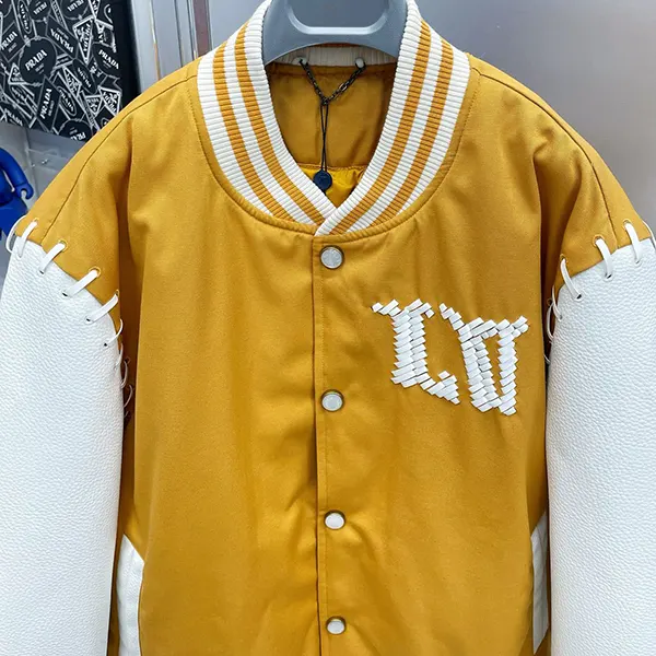 大人気!ルイヴィトン ビンテージデザイン 偽物 刺繍入り スタジャン vux17678