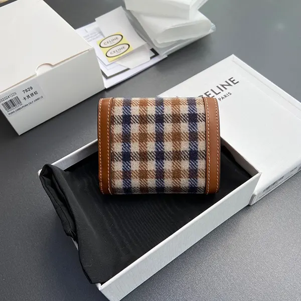 すぐ届 セリーヌ トリオンフ 偽物 タータンチェック 3つ折り財布 Cem46447