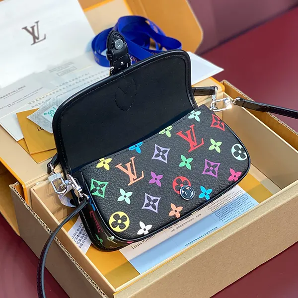 ギフトに最適 ルイヴィトン 村上隆 コラボ 偽物 Nano Diane vux92653